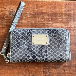 Michael Kors NWT wristlet/phone holder
